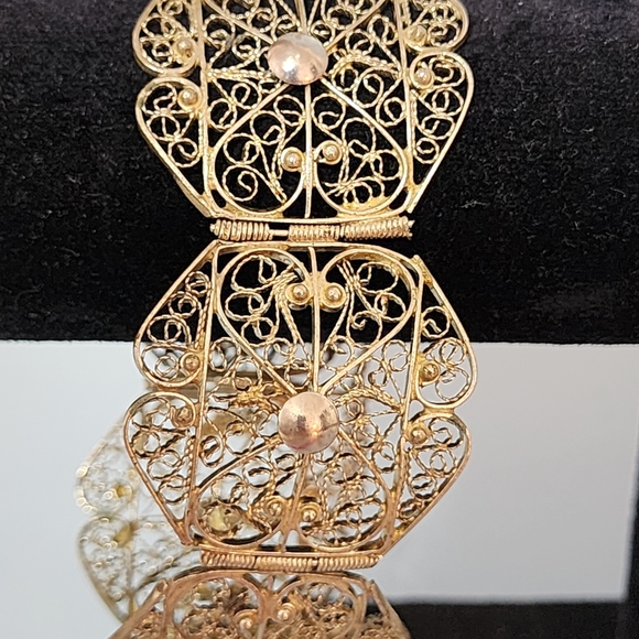 Elegant Gold Tone Filigree Bracelet - Picture 3 of 7
